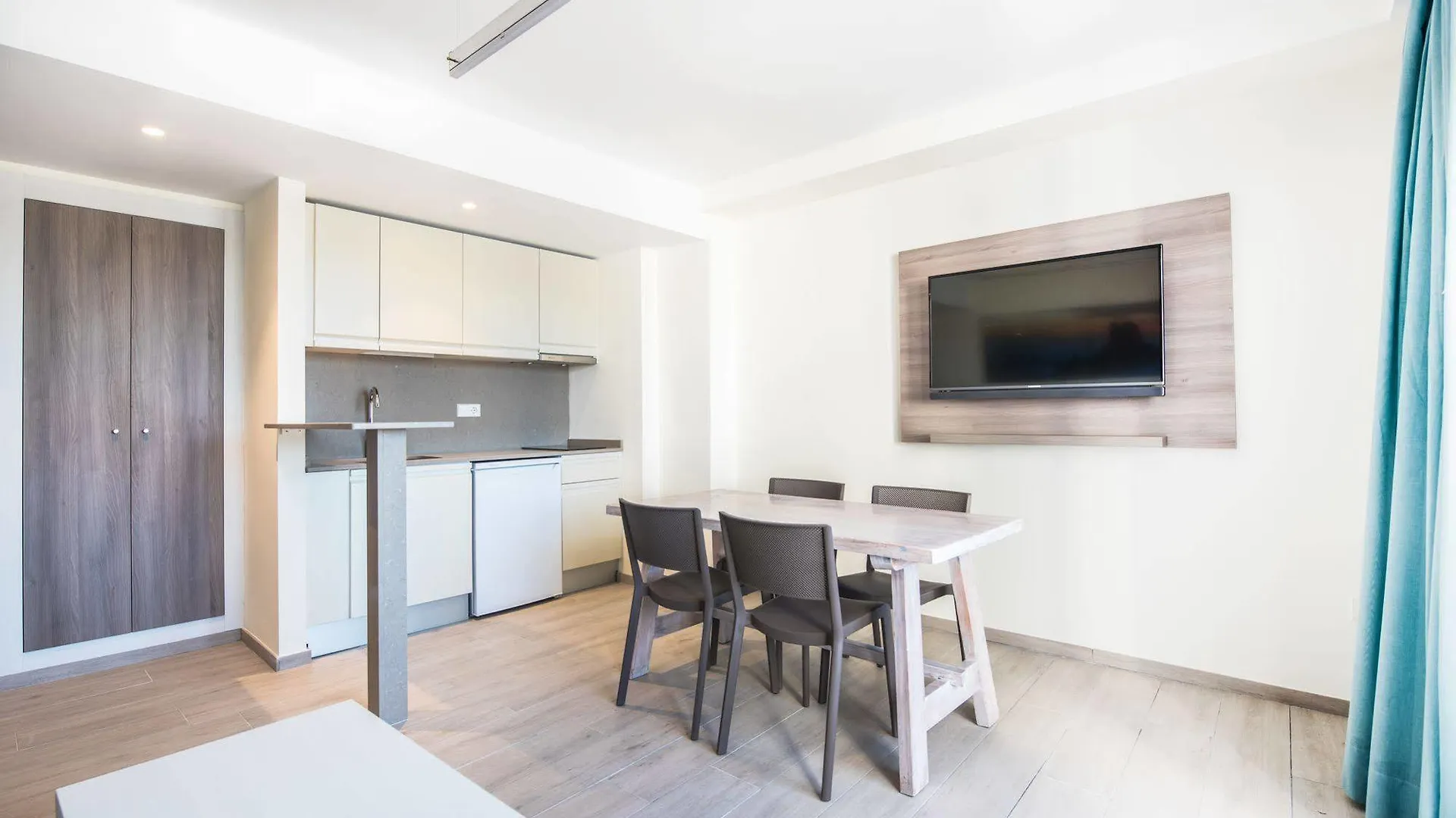 Sant Antoni de Portmany Apartamentos Los Angeles 2*, Sant Antoni de Portmany ספרד