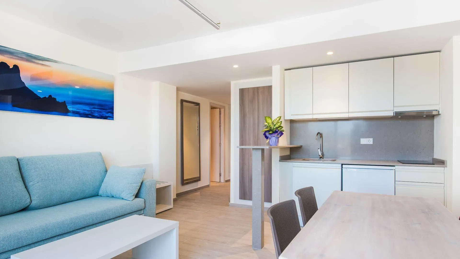 Sant Antoni de Portmany Apartamentos Los Angeles מלון דירות Sant Antoni de Portmany