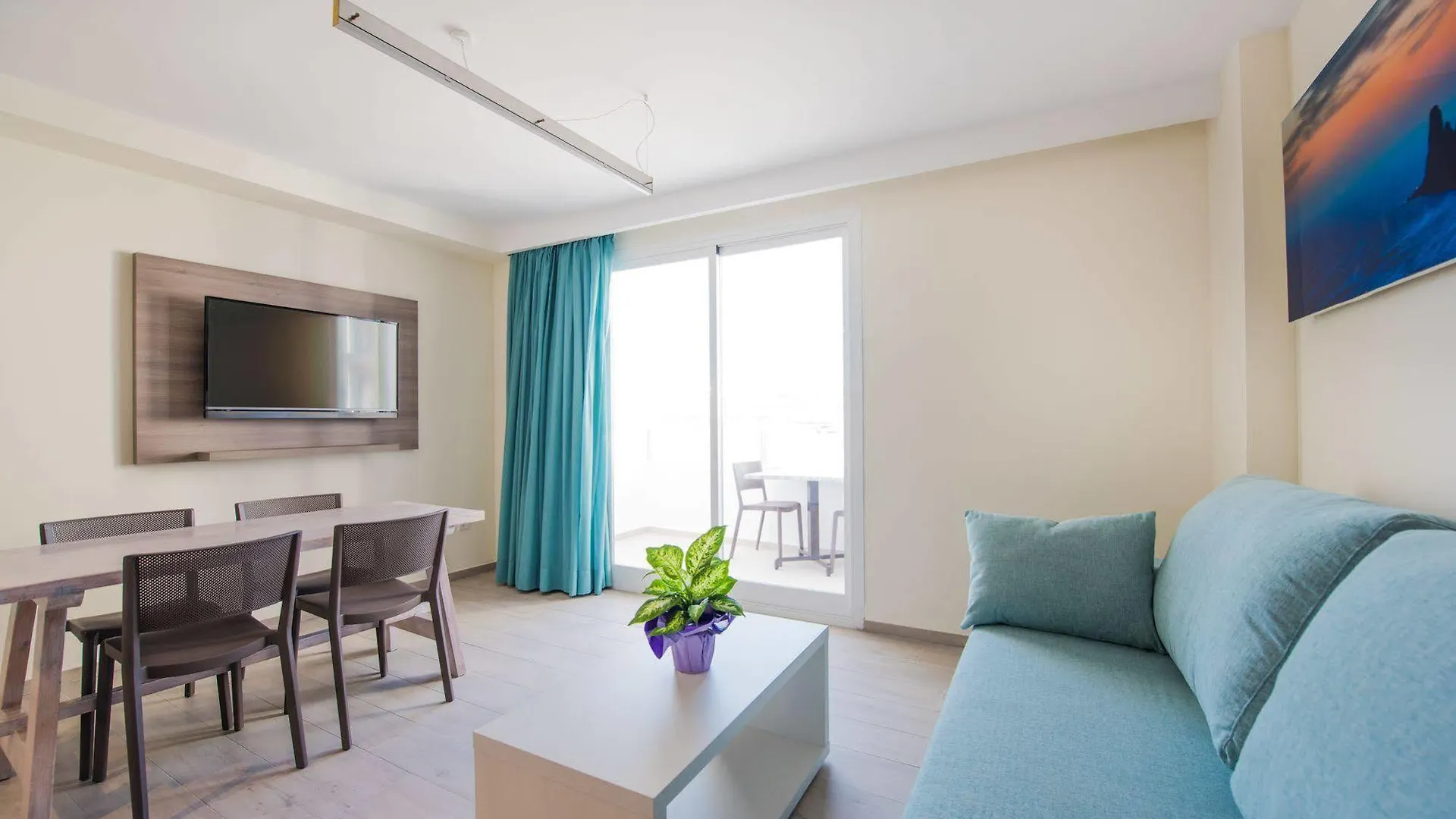 הקונטקטים של Apartamentos Los Angeles
